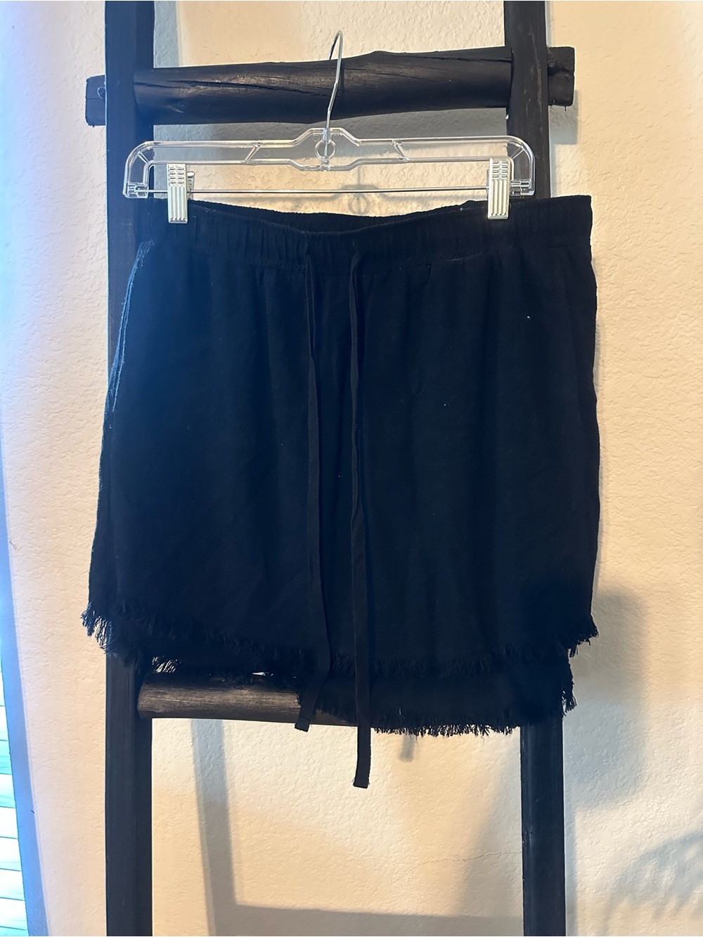Source Unknown Black Frayed Hem Mini Skirt w/ pockets.